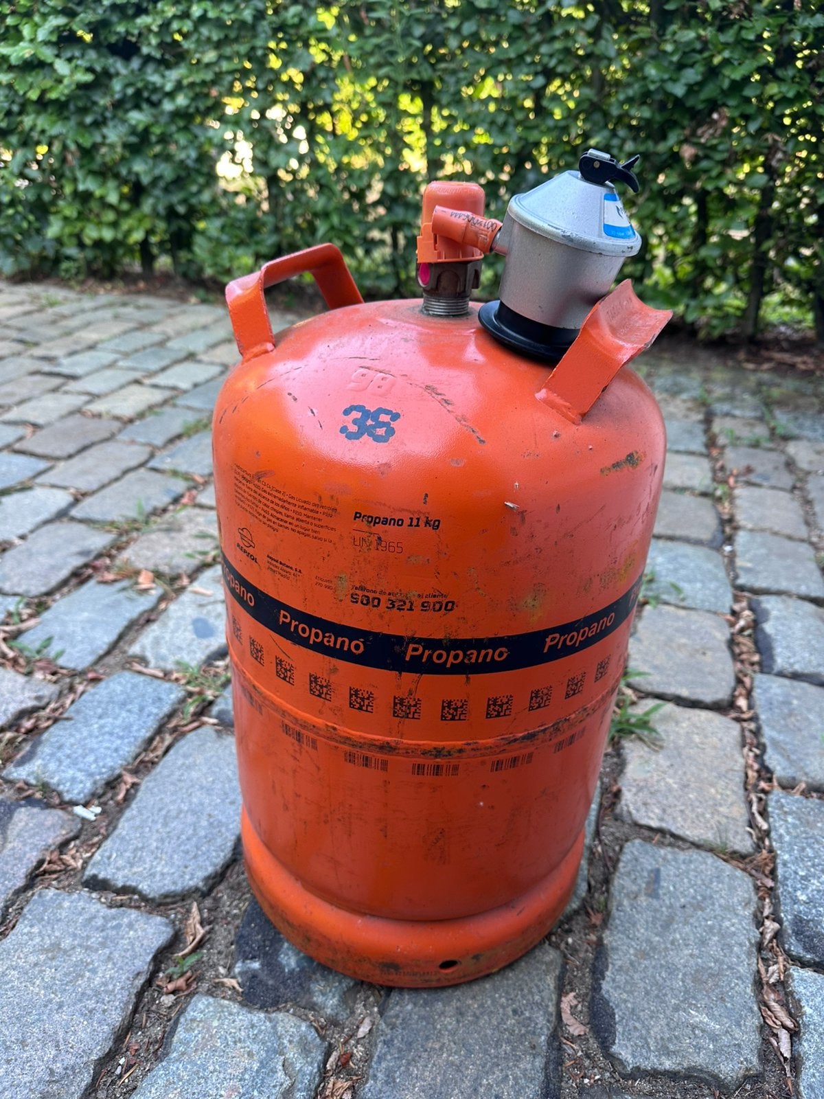 Spaanse gasfles met koppeling, Ophalen, Zo goed als nieuw