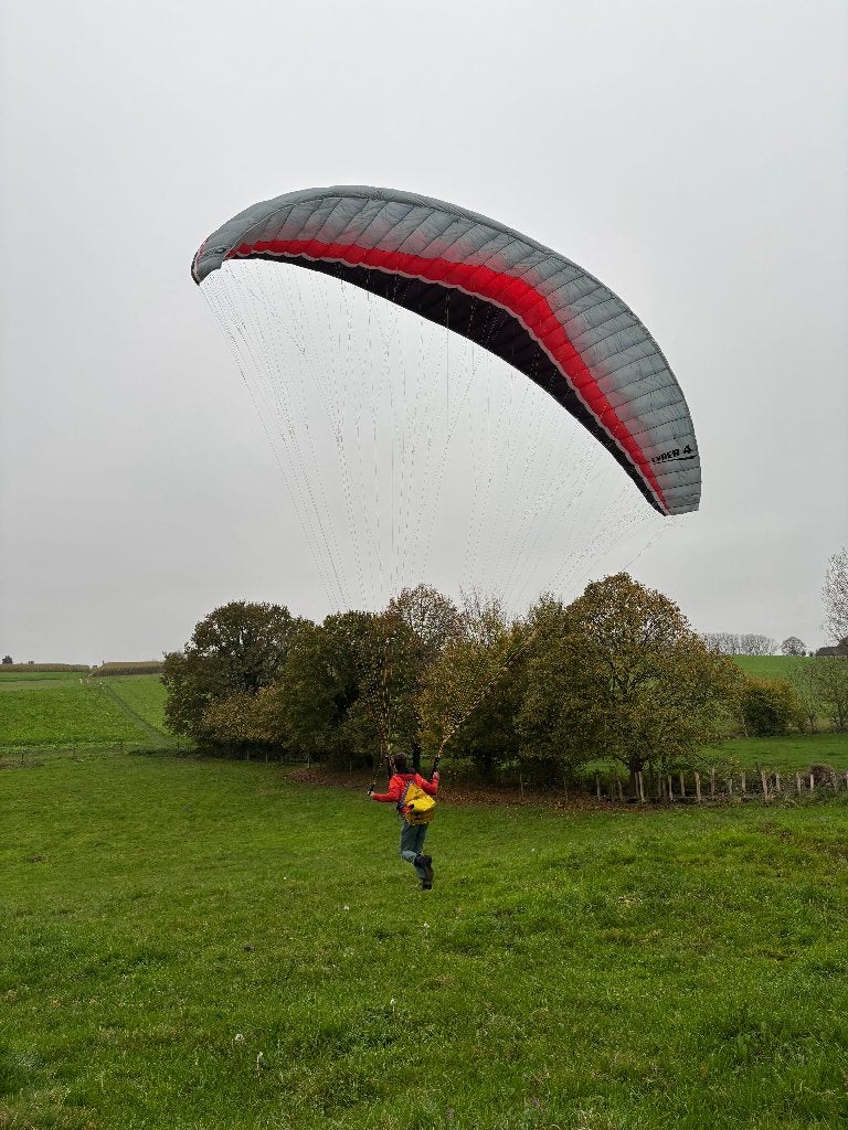 ICARO Cyber 4 M parapente met Woody valley harnas, Sport en Fitness, Ophalen, Gebruikt, Scherm