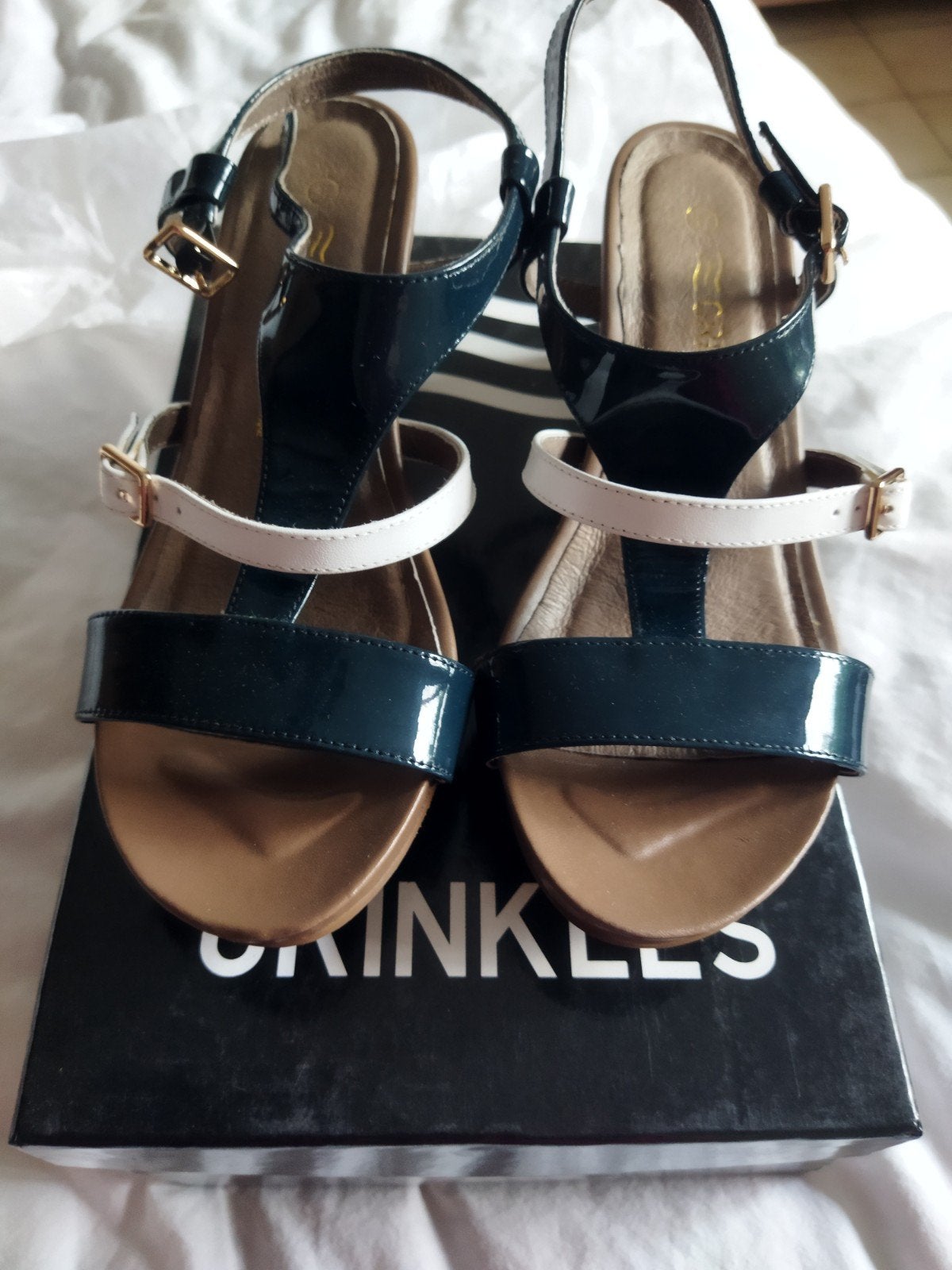 Marineblauwe en witte laksandalen 36, Crinkles, Blauw, Ophalen of Verzenden, Zo goed als nieuw