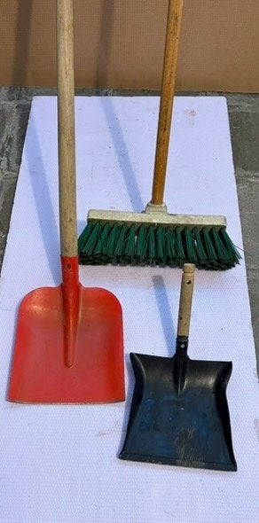 PELLE - BROSSE - RAMASSETTE MÉTAL AVEC MANCHE, Bricolage & Construction, Outillage | Outillage à main, Enlèvement, Comme neuf