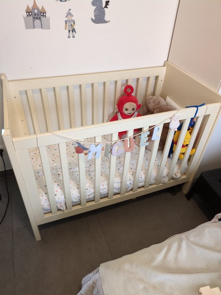 Babybed incl. zgan premium IKEA Himlavalv matras!, Kinderen en Baby's, Kinderkamer | Bedden, Ophalen, Gebruikt, Lattenbodem