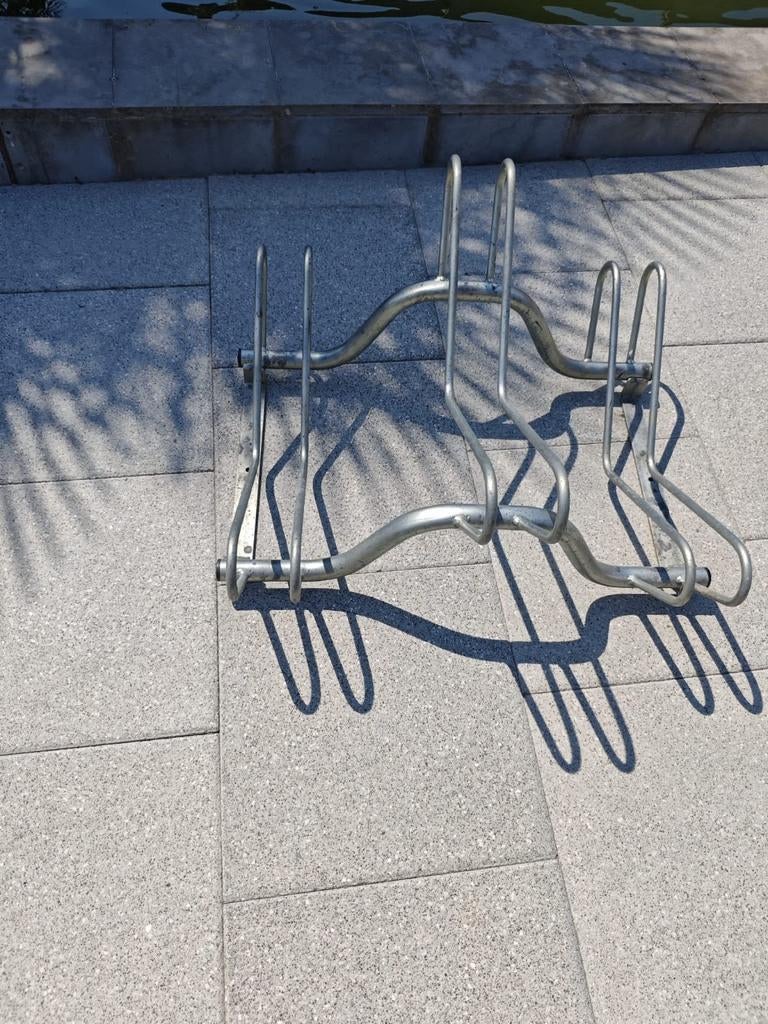 Fietsrek, Fietsen en Brommers, Ophalen