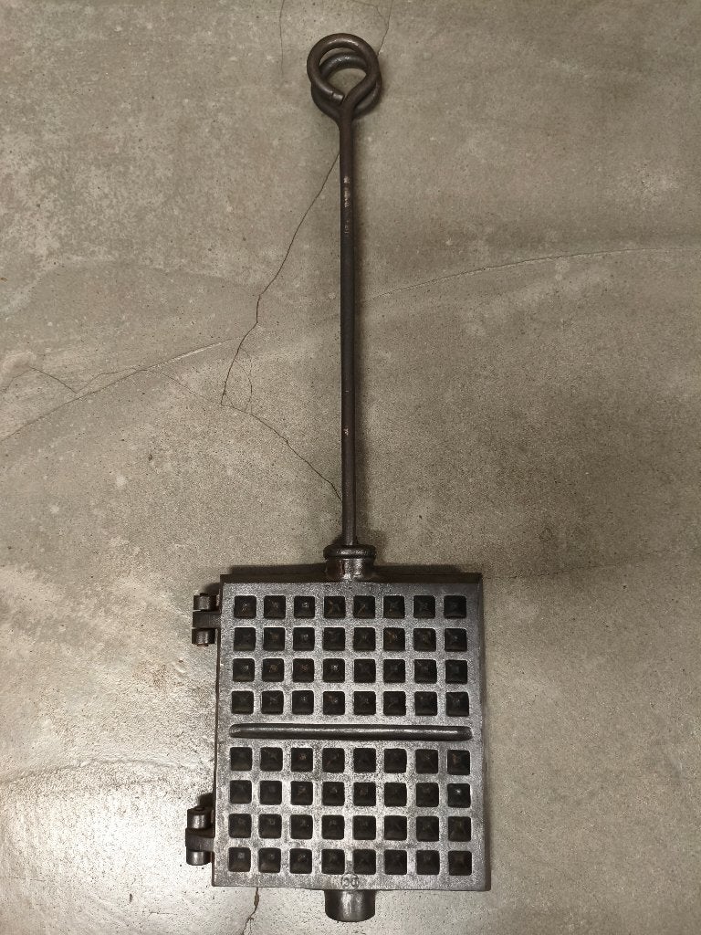 Ancien gaufrier en fonte, Enlèvement