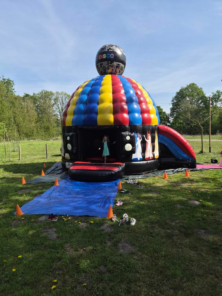 Uw eigen discotheek party springkasteel in uw tuin te huur, Hobby & Loisirs créatifs, Articles de fête | Location, Enlèvement ou Envoi