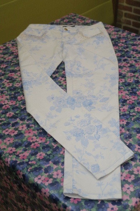 Broek lichtblauwe bloemenprint River Woods mt 36, Kleding | Dames, Broeken en Pantalons, Blauw, River Woods, Ophalen of Verzenden