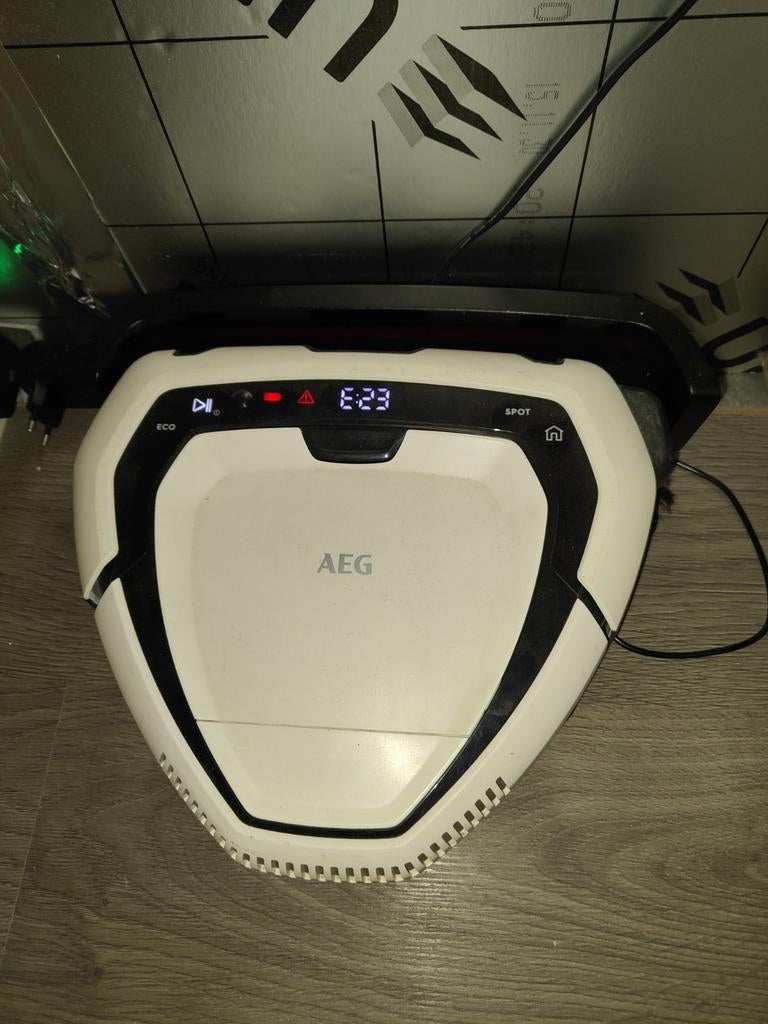 Batterie défectueuse de l'aspirateur robot AEG, Electroménager, Enlèvement, Aspirateur