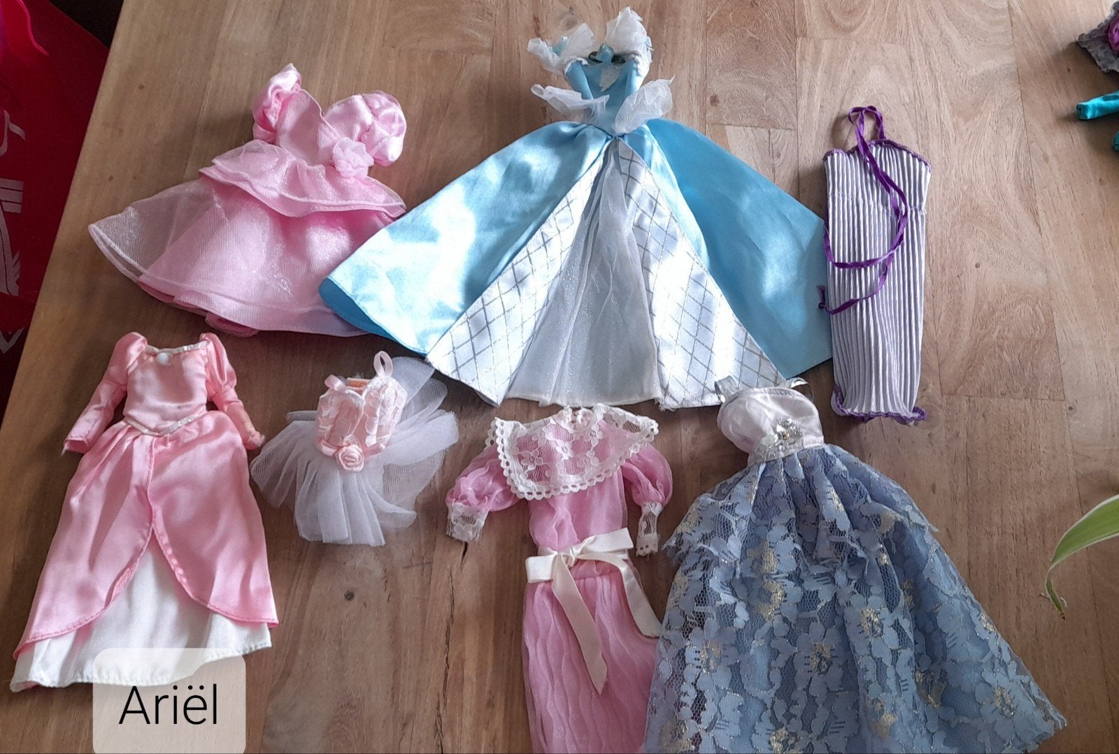 Vintage Barbie e.a galajurken, Enlèvement