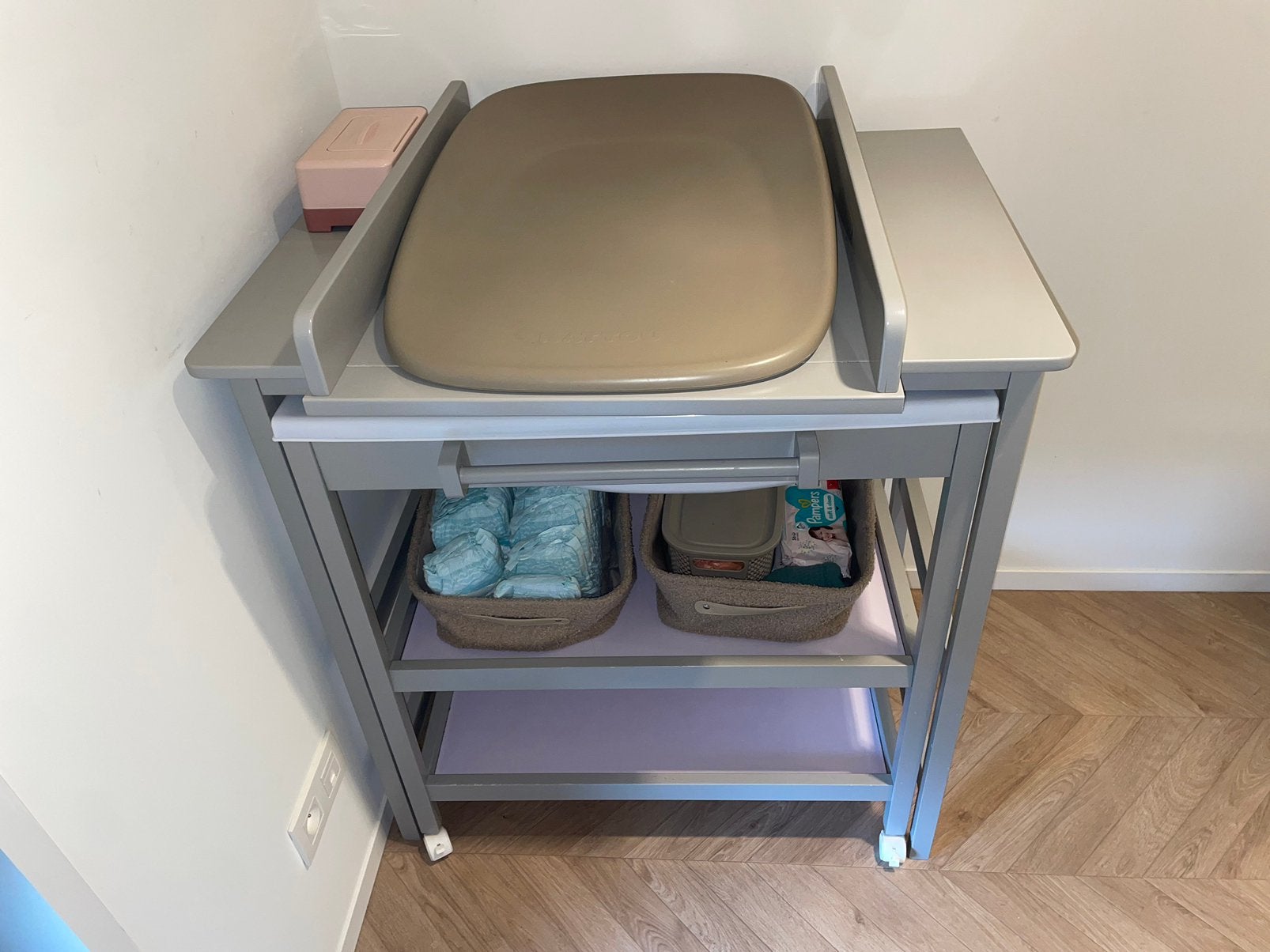 Quax luiertafel met badje – grijs, Kinderen en Baby's, Ophalen, Zo goed als nieuw, Overige typen, Standaard