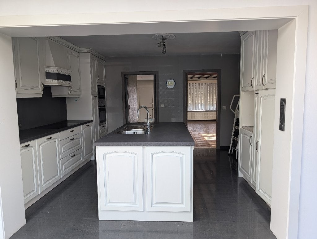 Moderne keuken met keukeneiland en toestellen, Granit ou Pierre, Comme neuf, Enlèvement, Cuisine à mur double