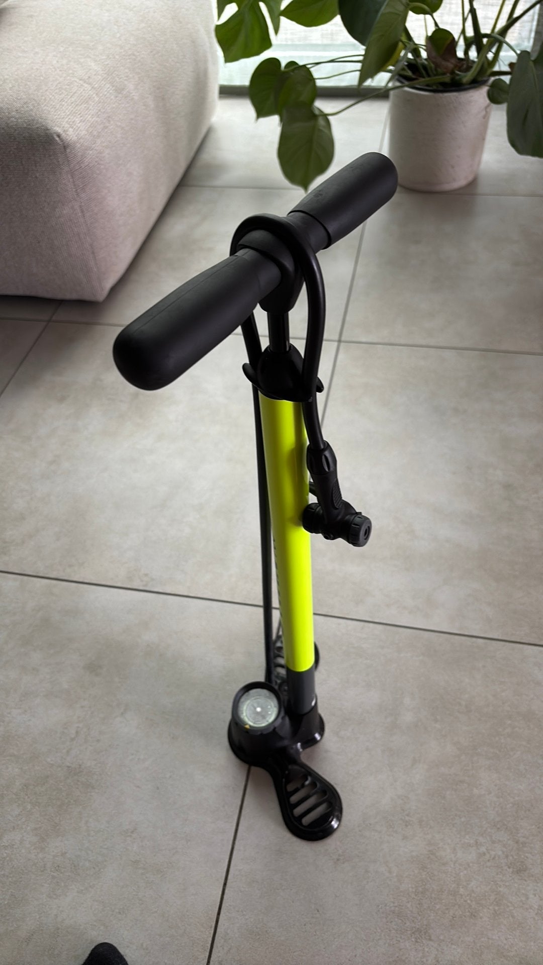 Fietspomp B-twin 900, Ophalen, Zo goed als nieuw