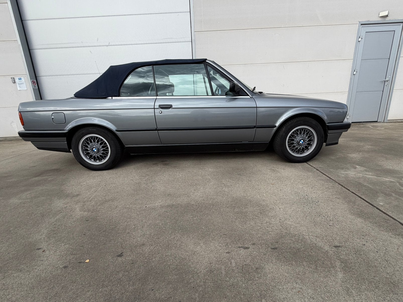 Bmw 318i cabrio e30, Auto's, Stof, Cabriolet, Bedrijf, Handgeschakeld