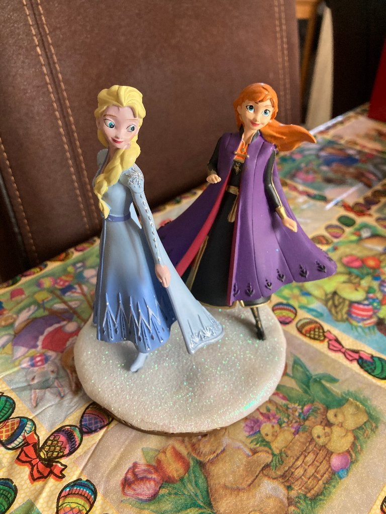 Nieuw beeld - Anna & Elsa ( Frozen ) Disneyland Parijs, Verzamelen, Disney, Ophalen of Verzenden, Overige figuren, Nieuw, Beeldje of Figuurtje