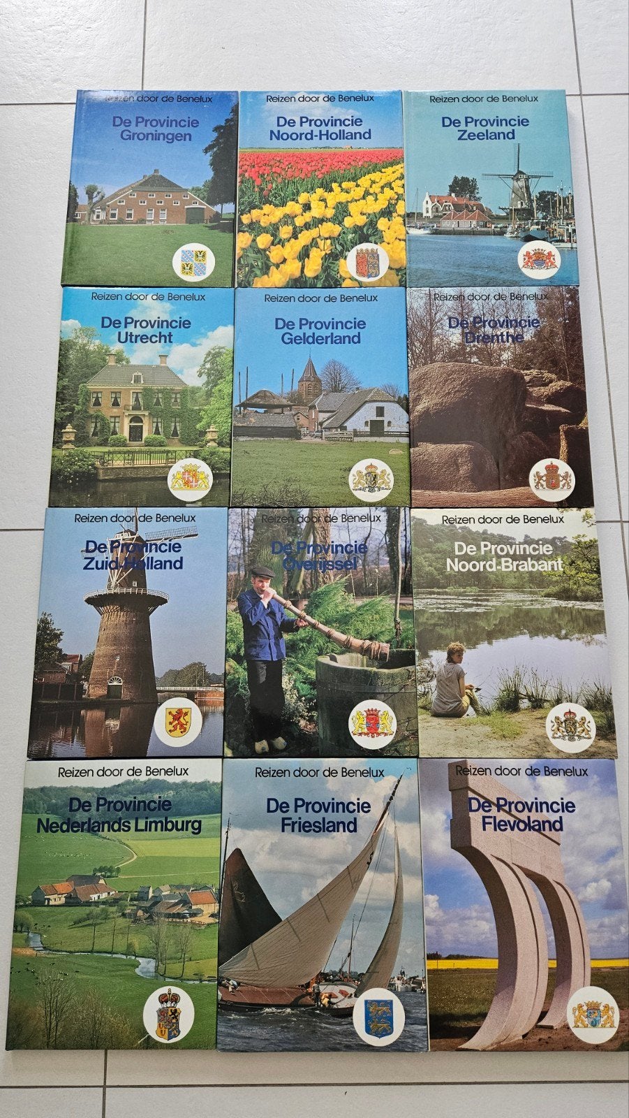 12 boeken Nederlandse provincies Reizen door Benelux, Postzegels en Munten, Ophalen