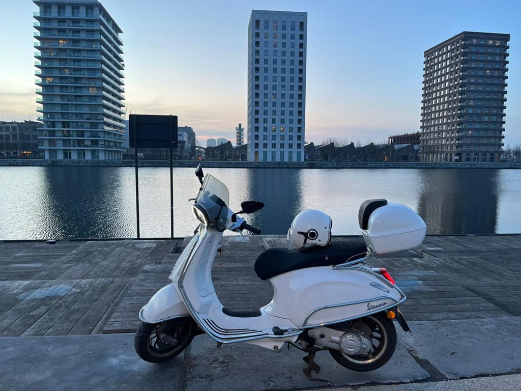 Vespa sprint - full option, Fietsen en Brommers, Brommers | Tomos, Ophalen, Zo goed als nieuw