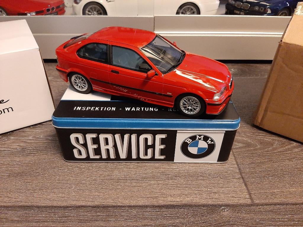 Pouf BMW E36 Compact 323 ti Hellrot 1998 échelle 1/18, Enlèvement ou Envoi, Neuf, Voiture, OttOMobile