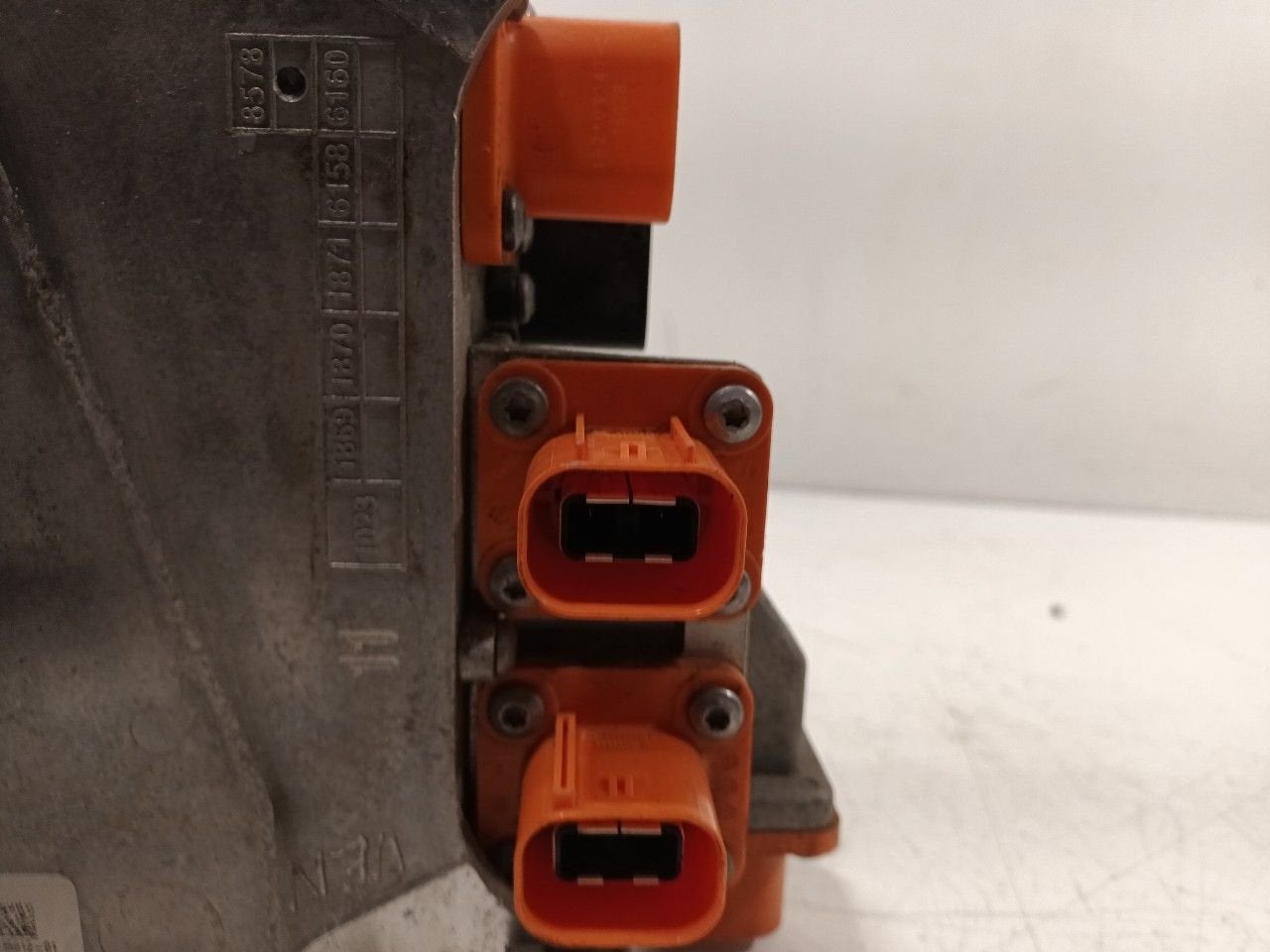 Acculader Volkswagen Golf, Onderdelen@venauto.nl, Van der Ven Autorecycling B.V., Gebruikt, Ettenseweg 76, 4706 PB Roosendaal, The Netherlands