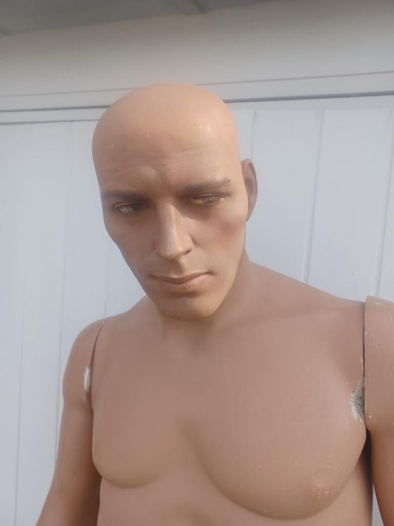 John Nissen mannequin pop, Ophalen