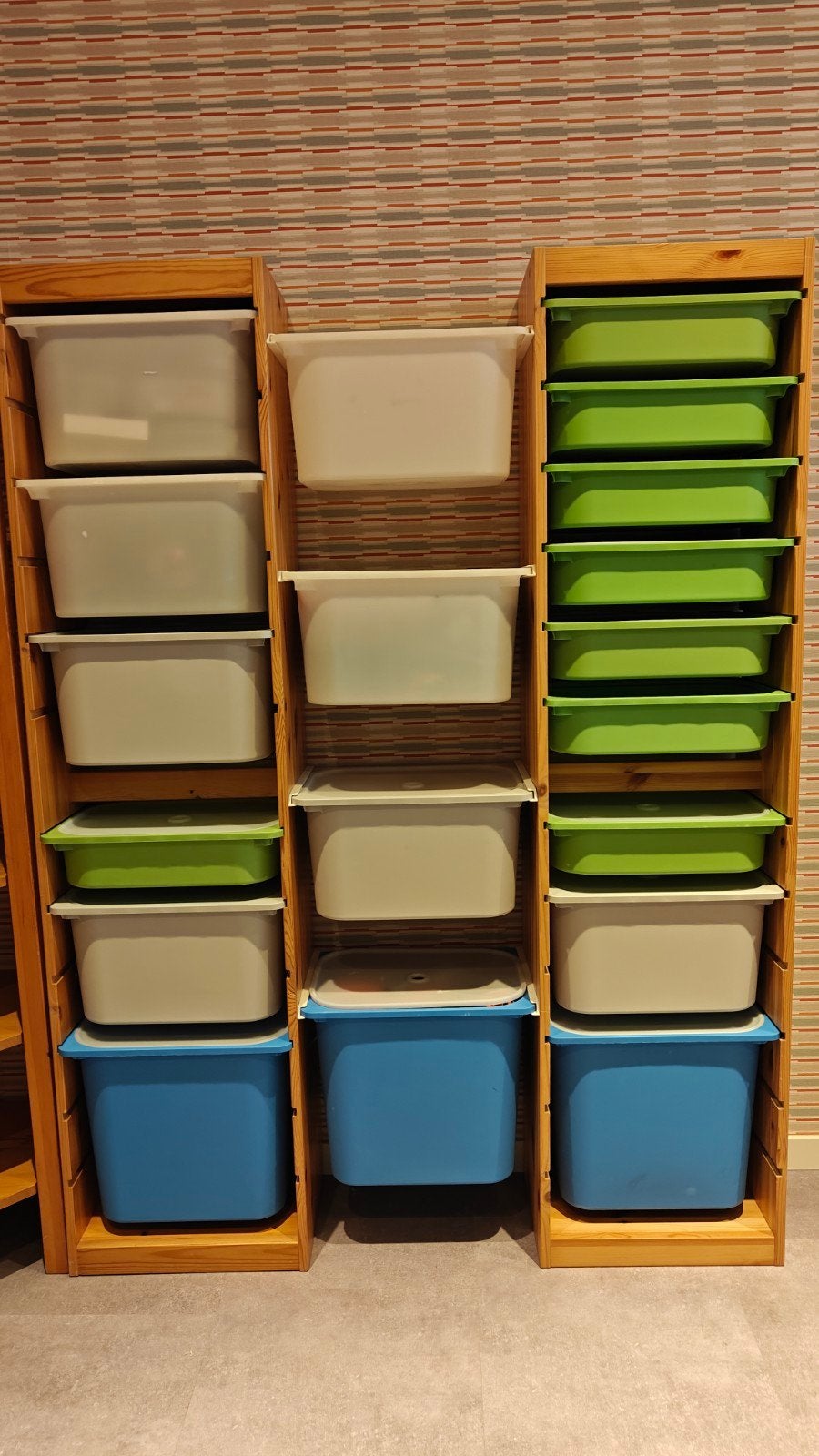 Ikea hoge trofast kast + bakken, Ophalen, Gebruikt