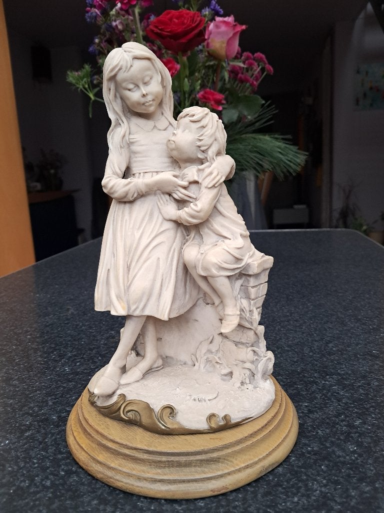 Beeldje wit Capodimonte , broer en zus, Giuseppe Armani, Ophalen of Verzenden, Mens