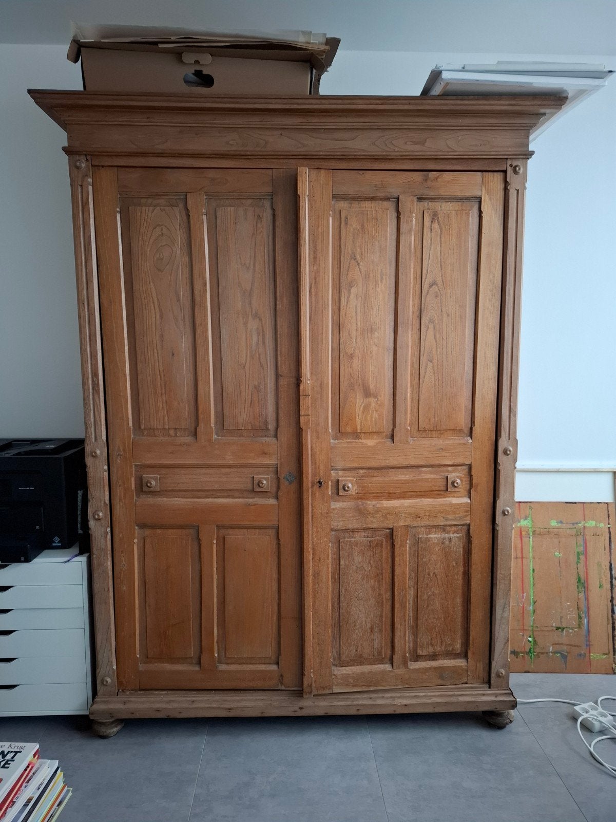 Houten kast, Ophalen