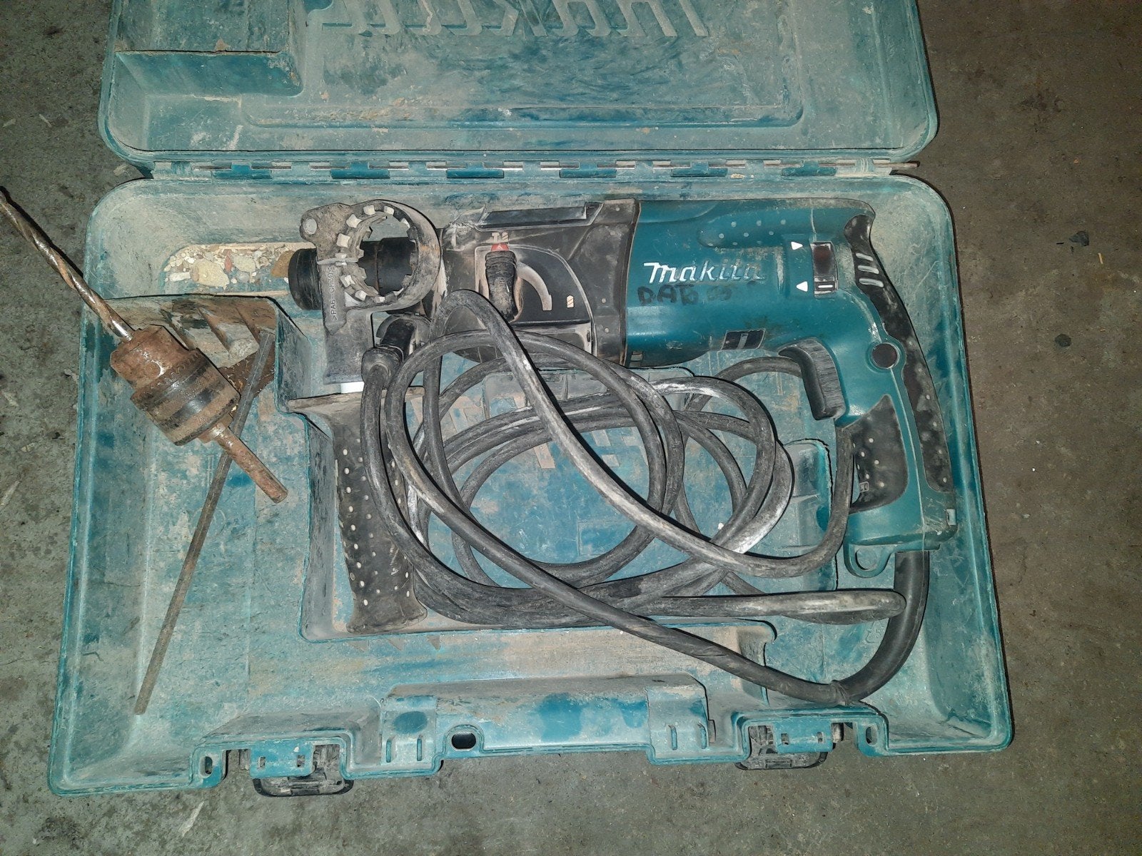 Perceuse SDS Plus Makita HR2460, Bricolage & Construction, 600 watts ou plus, Enlèvement ou Envoi, Mécanisme de percussion, Utilisé