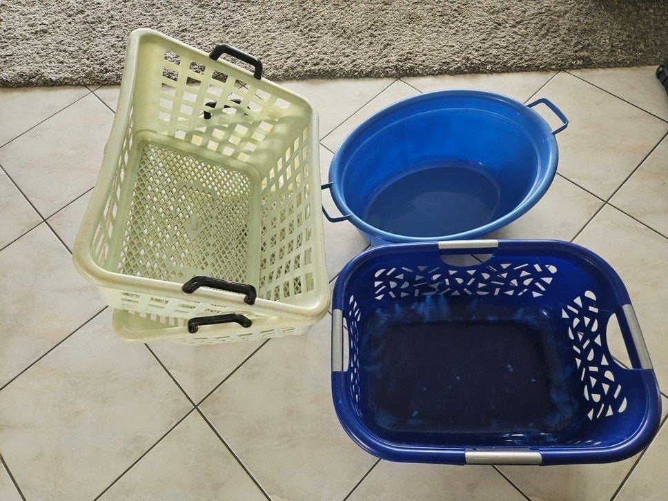4 plastiek manden, Ophalen, Mand