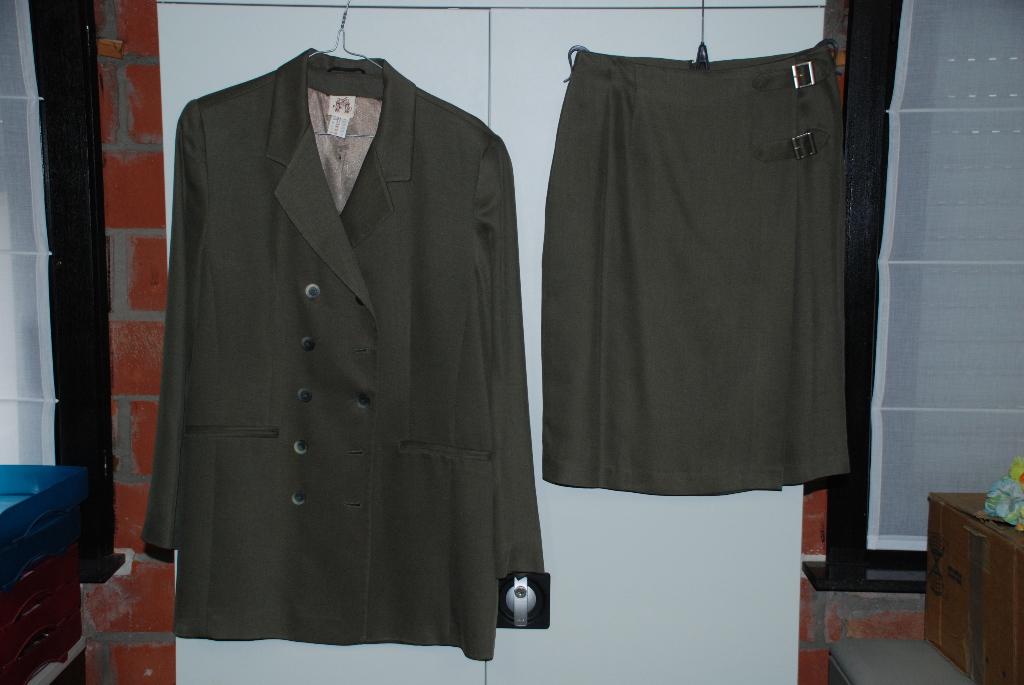 Mooi strak damespak PORCINI, medium. Zeer goede staat, Kleding | Dames, Maat 38/40 (M), Kostuum of Pak, Porcini, Ophalen of Verzenden