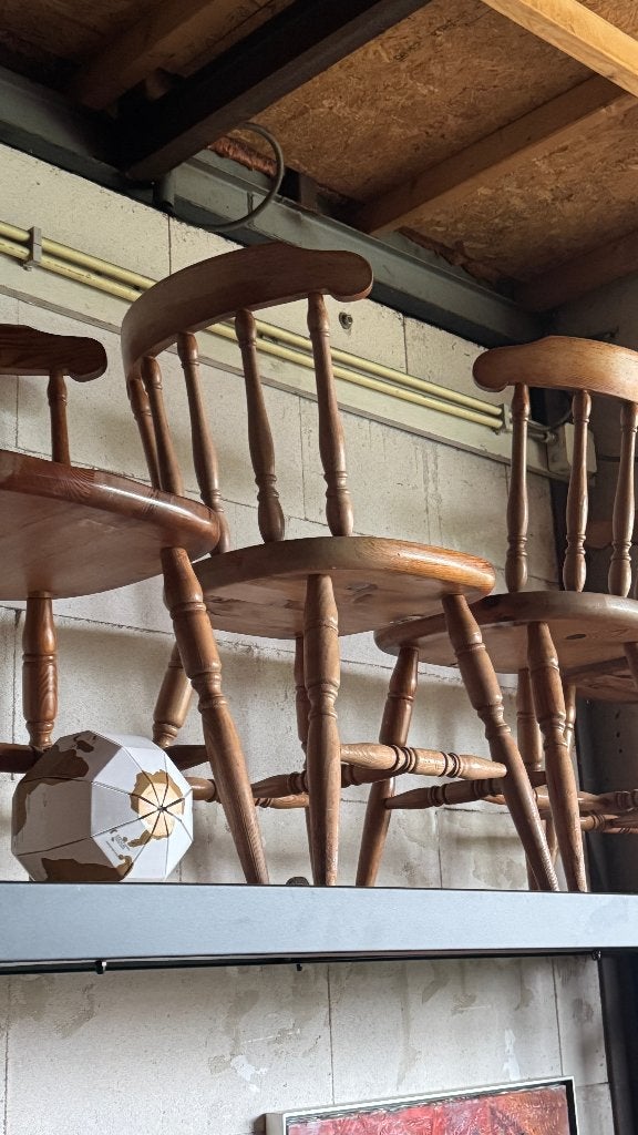 4 vintage grenen spijlenstoelen, Ophalen, Gebruikt, Bruin, Vintage