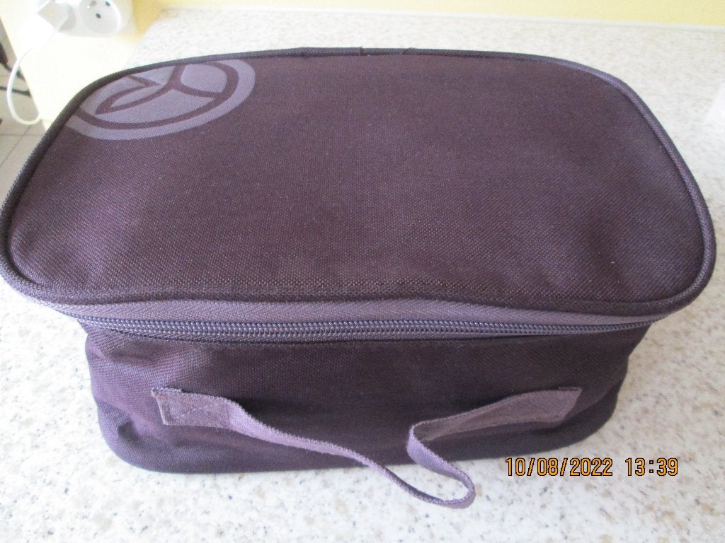 Trousse de toilette mauve foncé, Bijoux, Sacs & Beauté, Enlèvement, Neuf, Violet, Homme ou Femme