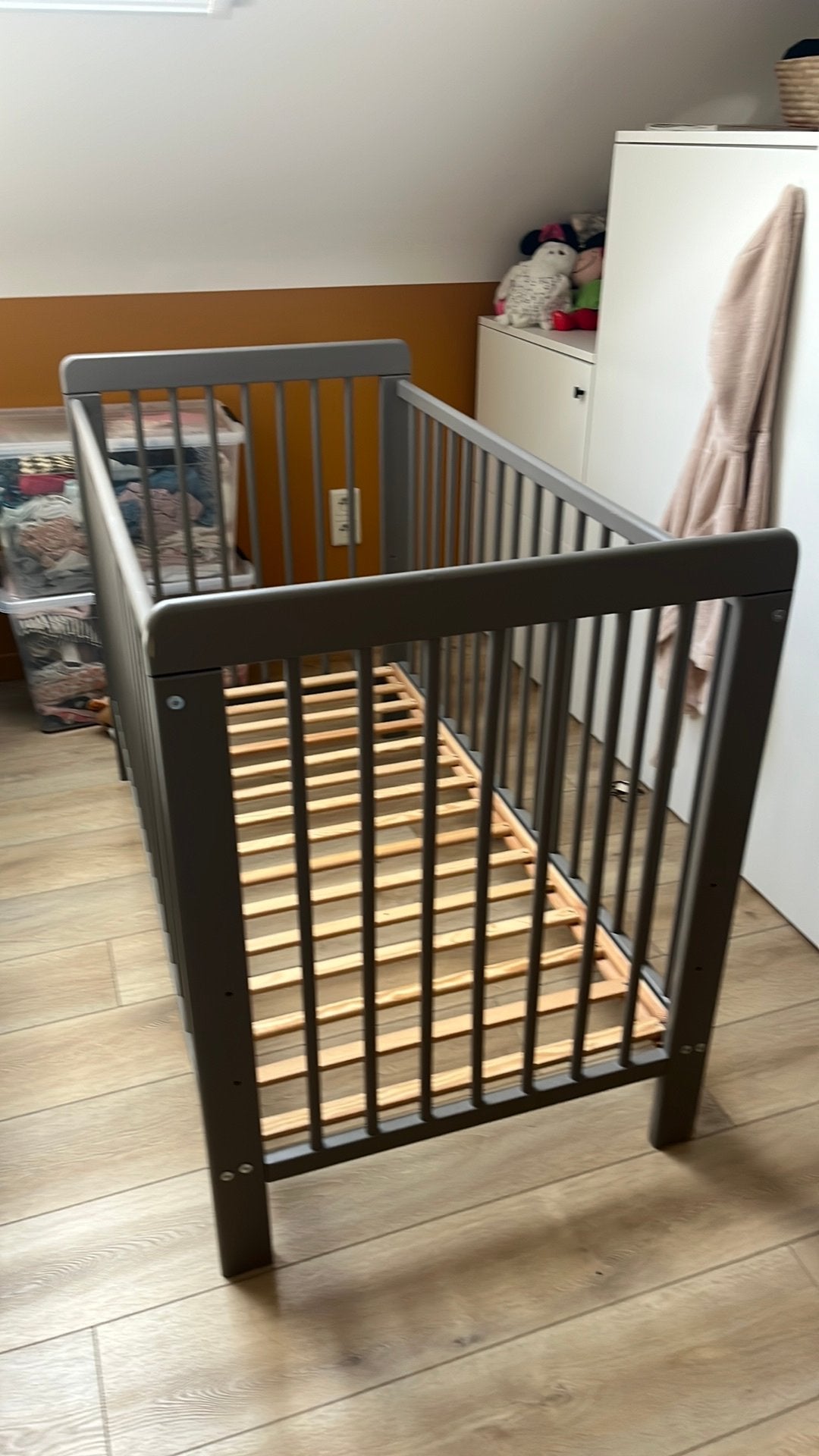 Lit pour enfant gris 60x120cm, Moins de 70 cm, Sommier à lattes, Enlèvement, Utilisé