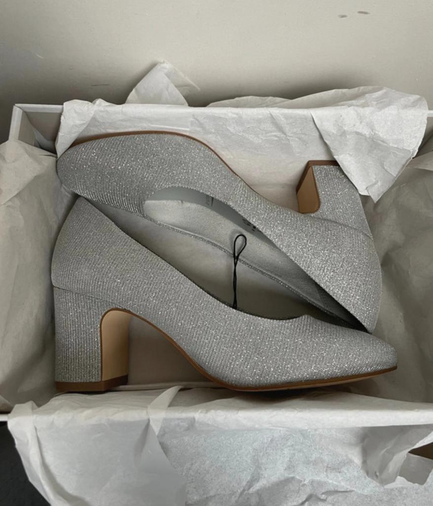 Zilveren glitter hakjes pumps sandalen maat 36 tamaris, Ophalen of Verzenden, Nieuw, Pumps