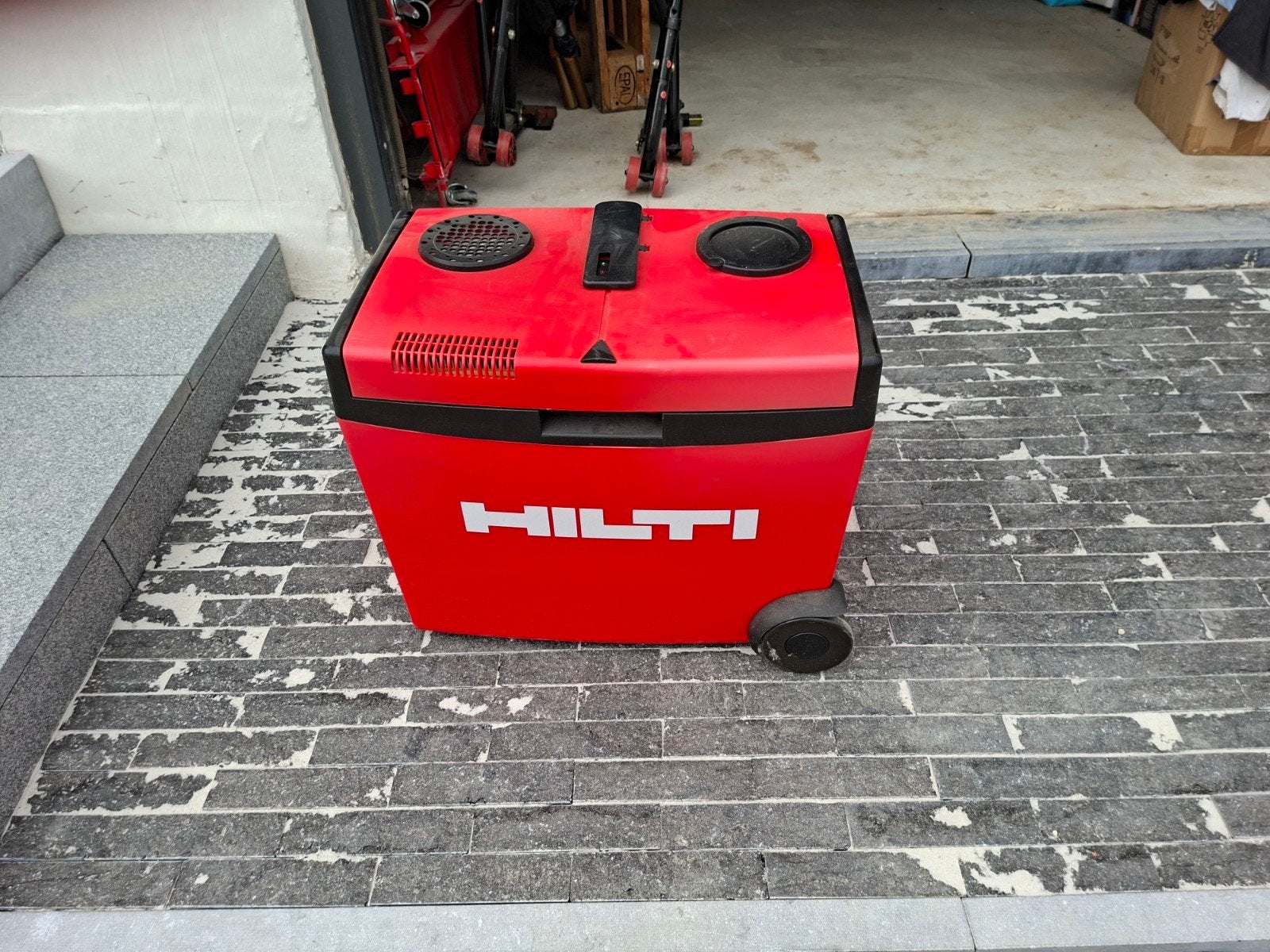 glaciere hilti, Enlèvement