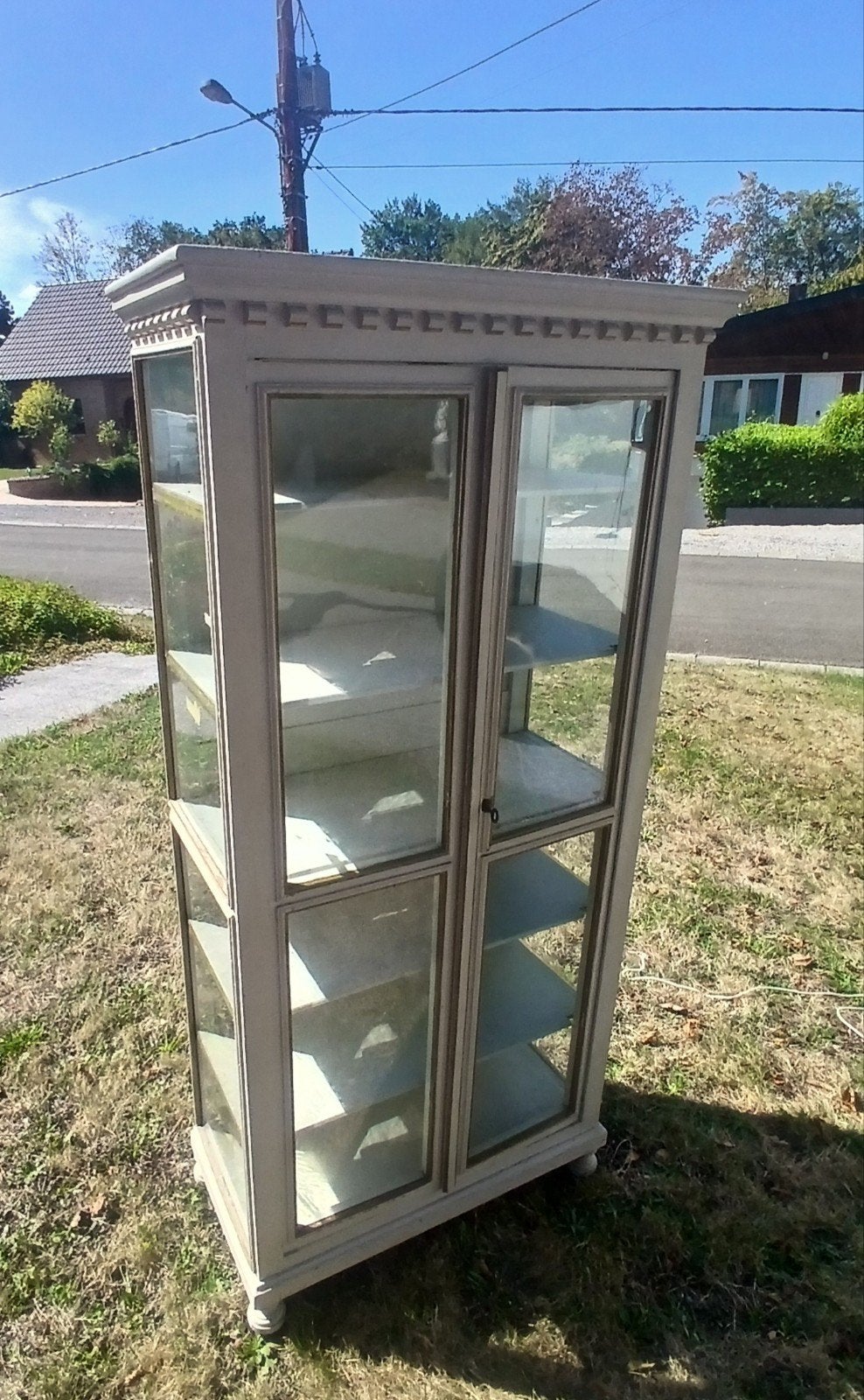 ancienne vitrine 1900, Enlèvement