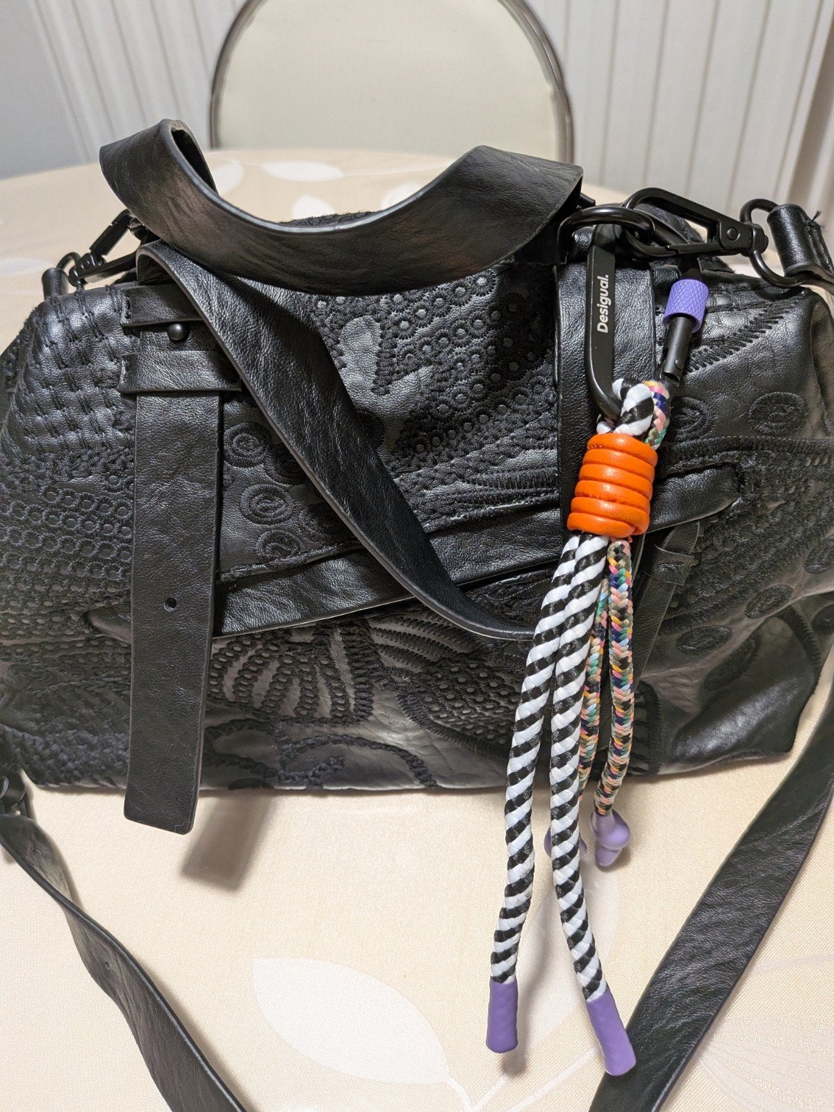 Joli sac DESIGUAL Noir, Enlèvement