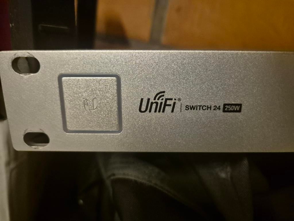 Unifi Peo switch, Computers en Software, Netwerk switches, Ophalen of Verzenden