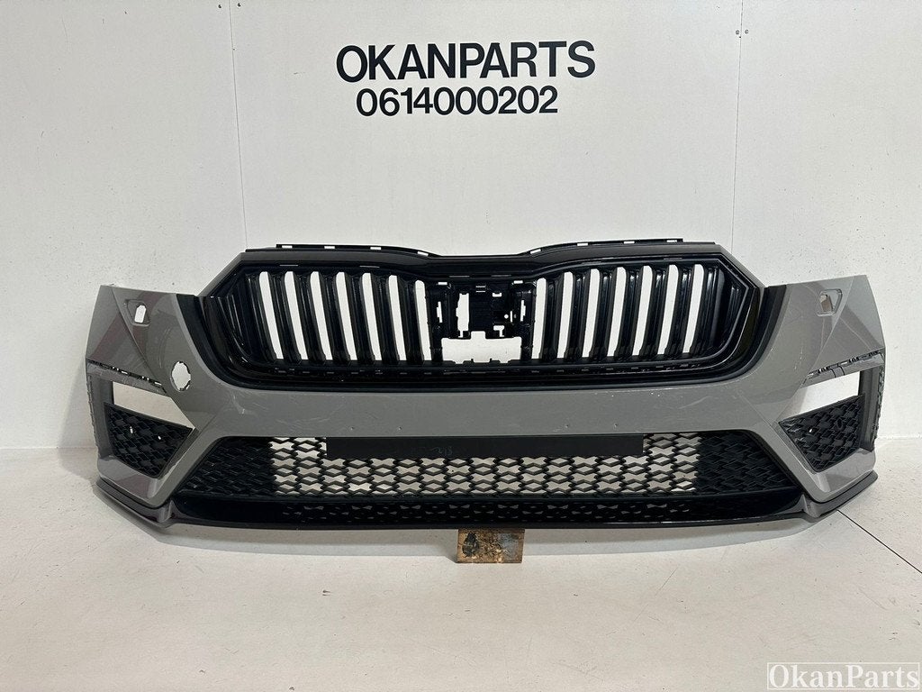 Skoda Octavia IV RS Facelift voorbumper 5E3853677B, Auto-onderdelen, Gebruikt, Voor, Skoda, Bumper