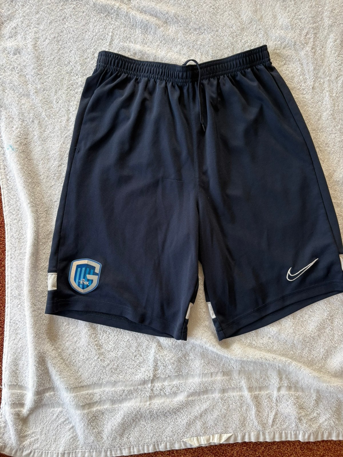 Blauwe trainingsshort KRC Genk, mt XL- 158-170 cm, Ophalen of Verzenden, Zo goed als nieuw