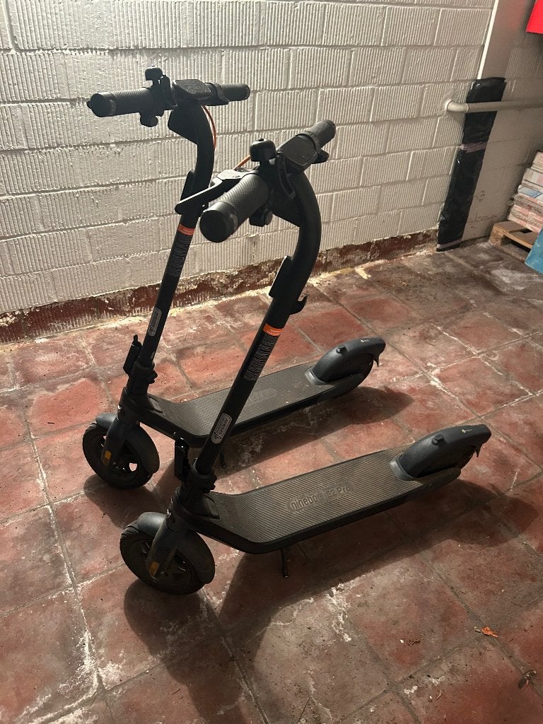 Lot de 2 trottinettes ninebot E2 pro, Vélos & Vélomoteurs, Trottinettes, Enlèvement, Utilisé, Step électrique (E-scooter), Segway Ninebot