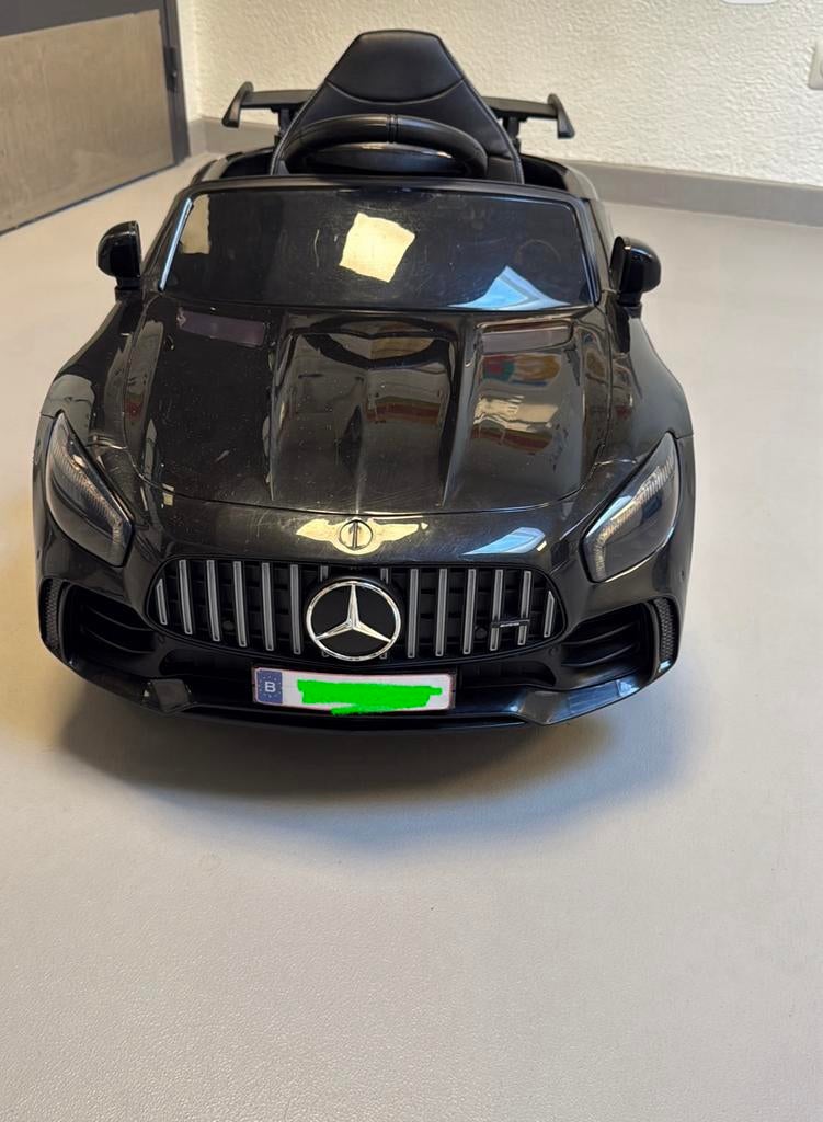 Kinder auto met Afstandsbediening en rijd ook alleen, Ophalen, Zo goed als nieuw