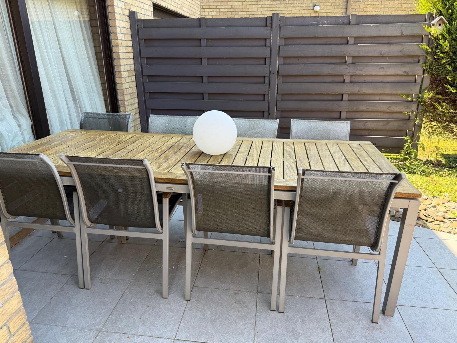 Tuintafel, Ophalen, Zo goed als nieuw