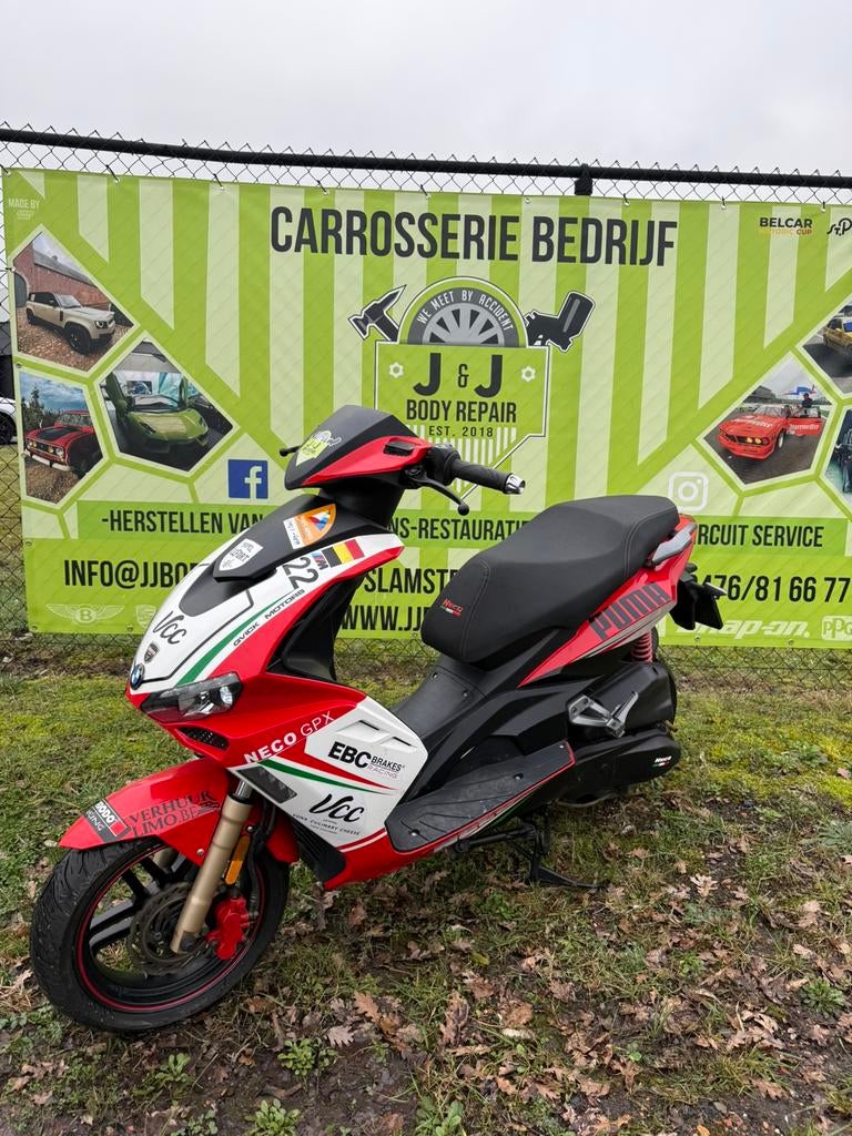 Neco 125cc scoot-moto, Fietsen en Brommers, Scooters | Aprilia, Zo goed als nieuw, Ophalen of Verzenden