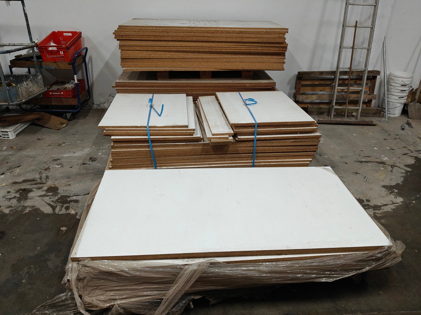 lot de panneaux agglomérés (chariot élévateur disponible pou, Bricolage & Construction, Onbekend, 20 à 50 mm, Enlèvement, Utilisé