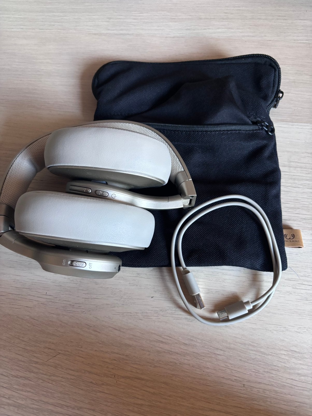 Fresh ’n Rebel Clam 2 Ace – Beige, Fresh 'n Rebel, Draadloos, Zo goed als nieuw, Over-ear