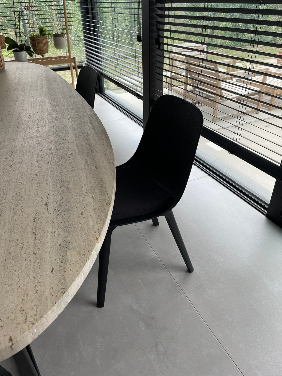 6x IKEA ODGER eetkamerstoelen antraciet + zwarte zitkussens, Huis en Inrichting, Zwart, Zo goed als nieuw, Vijf, Zes of meer stoelen