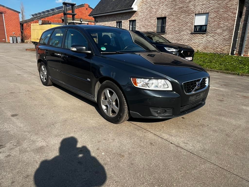 VOLVO V50 1.8BENZINE VAN 2010 MET 140 DKM, Auto's, Voorwielaandrijving, Euro 5, Zwart, Leder en Stof