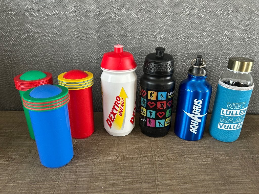 Set de 7 gobelets - bouteilles, Enlèvement ou Envoi, Utilisé