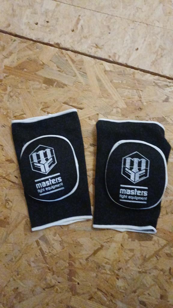 Kniebeschermers Masters fight equipment, Sport en Fitness, Vechtsporten en Zelfverdediging, Ophalen, Gebruikt, Vechtsportbescherming