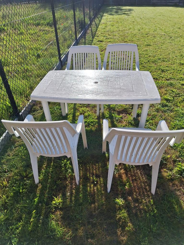 Tuintafel met 4 stoelen, Ophalen, 4 zitplaatsen, Kunststof, Gebruikt