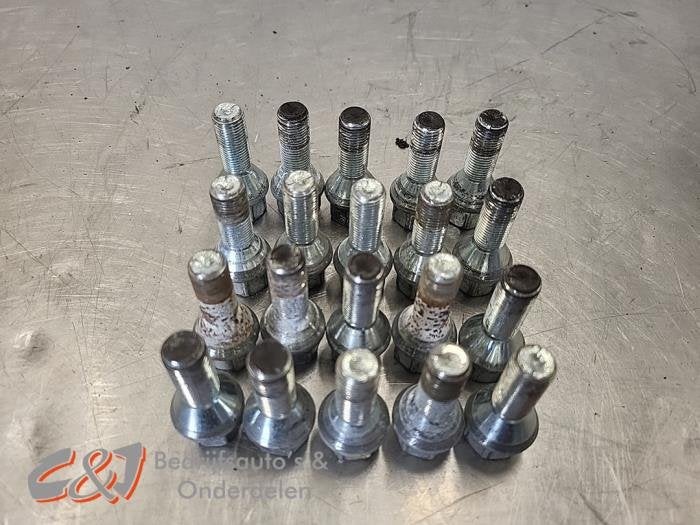 Kit boulons de roue d'un Toyota Pro-Ace City, -, 3 mois de garantie, Toyota, Utilisé
