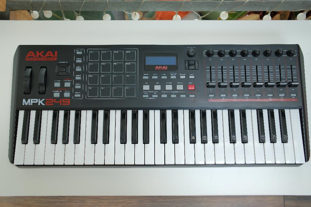 Akai MPK249 — 49-toetsen MIDI controller, Zo goed als nieuw, Midi-aansluiting, Ophalen, 49 toetsen